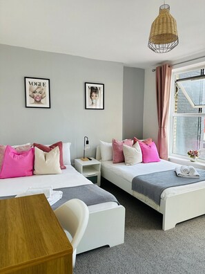 Suite exclusiva, bany compartit, vistes a la ciutat (Quad (4-Person)) | Wifi gratuïta 