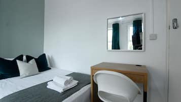 Premier Apartment, Ensuite, City View (Quad (4-Person))