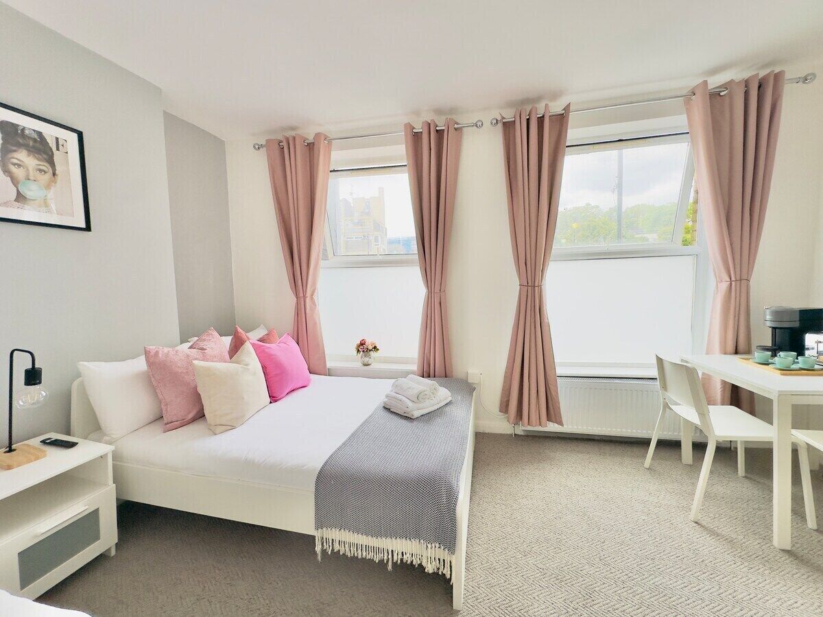 Exclusive Suite, Shared Bathroom, City View (Quad (4-Person)) | Desk, laptop workspace, travel cot, free WiFi