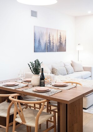 Dining - Luxury Condo with Private Hot Tub (Revelstoke)