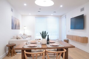 Dining - Luxury Condo with Private Hot Tub (Revelstoke)