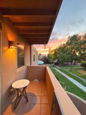 Terrace/patio - La Nube: Luxe Japandi Sanctuary, 3BR+Gated, 10 Min to Downtown, Dedicated Office (Santa Fe)