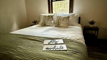 2 bedrooms, desk, free WiFi, bed sheets