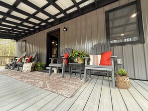 Terrace/patio - Peaceful new 2-bedroom cabin with AC/WIFI in charming Aurora, near Thomas/Davis (Aurora)