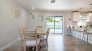 Dining - Heated Pool - Game Room Tropical Escape Cape Coral (Cape Coral)