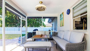 Outdoor dining - Heated Pool - Game Room Tropical Escape Cape Coral (Cape Coral)