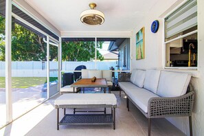 Outdoor dining - Heated Pool - Game Room Tropical Escape Cape Coral (Cape Coral)
