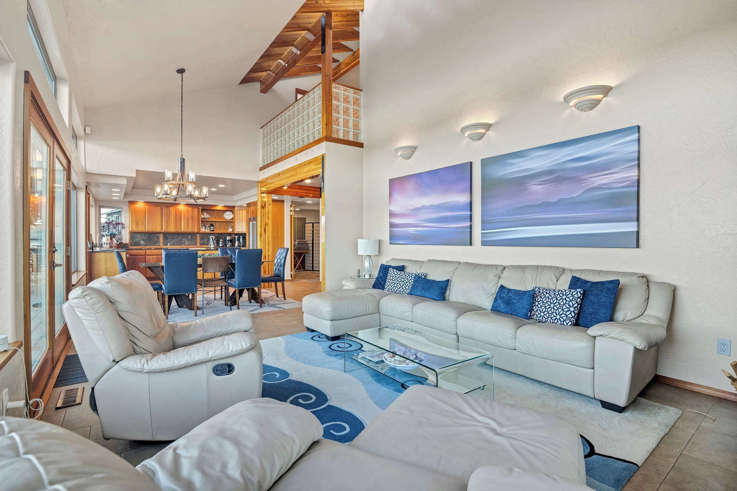 Fernseher, Kamin, Videospiele, DVD-Player