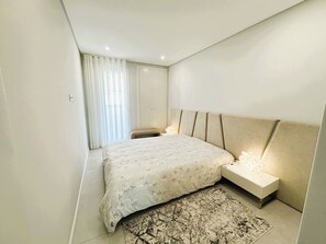 Unclassified image, 5 of 23, button