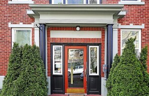 تفاصيل الفندق من الخارج