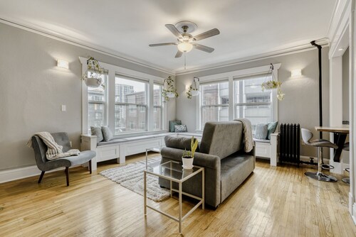 Stylish Classic Historic Condo in UW District