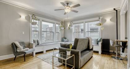 Stylish Classic Historic Condo in UW District