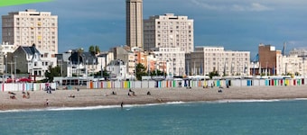 Le Vert Calme - Two-Bedroom Apartment in the Heart of Downtown & Netflix