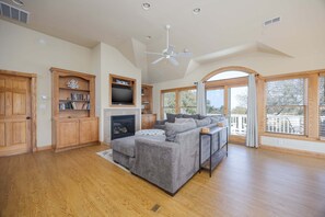 TV, fireplace, DVD player, books - 1825 - Off The Clock: Spacious 6-bedroom oasis in Corolla's Soundside, perfect for families. (Corolla)