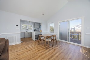 Dining - 5371 - Masion Azur in Kill Devil Hills, perfect for family getaways! (Kill Devil Hills)