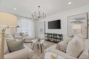 TV - 🦩Book Me Baby! Coastal Cove in Crystal Beach 🦩 (Destin)