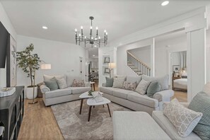 TV - 🦩Book Me Baby! Coastal Cove in Crystal Beach 🦩 (Destin)