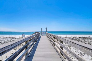 On the beach - 🦩Book Me Baby! Gulf-Front Condo Shore Thing 🦩 (Fort Walton Beach)