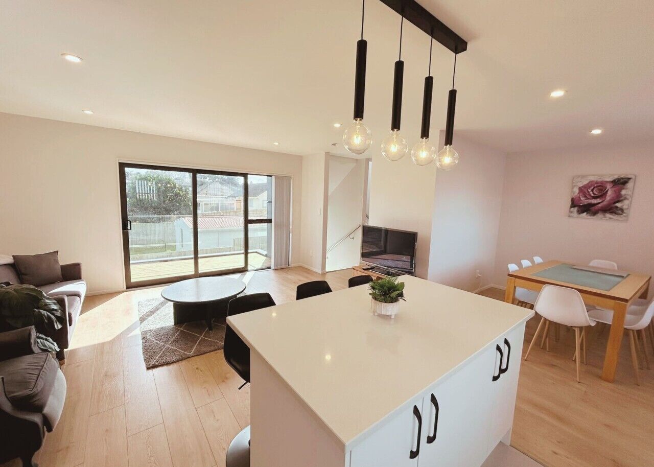 Modern Townhouse With Parking Near Cornwall Park - 