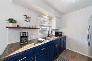 Fridge, microwave, oven, stovetop - Private Pool + Kid's Play Area | Diamond's Legacy (Sarasota)