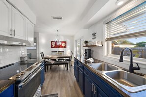 Fridge, microwave, oven, stovetop - Private Pool + Kid's Play Area | Diamond's Legacy (Sarasota)
