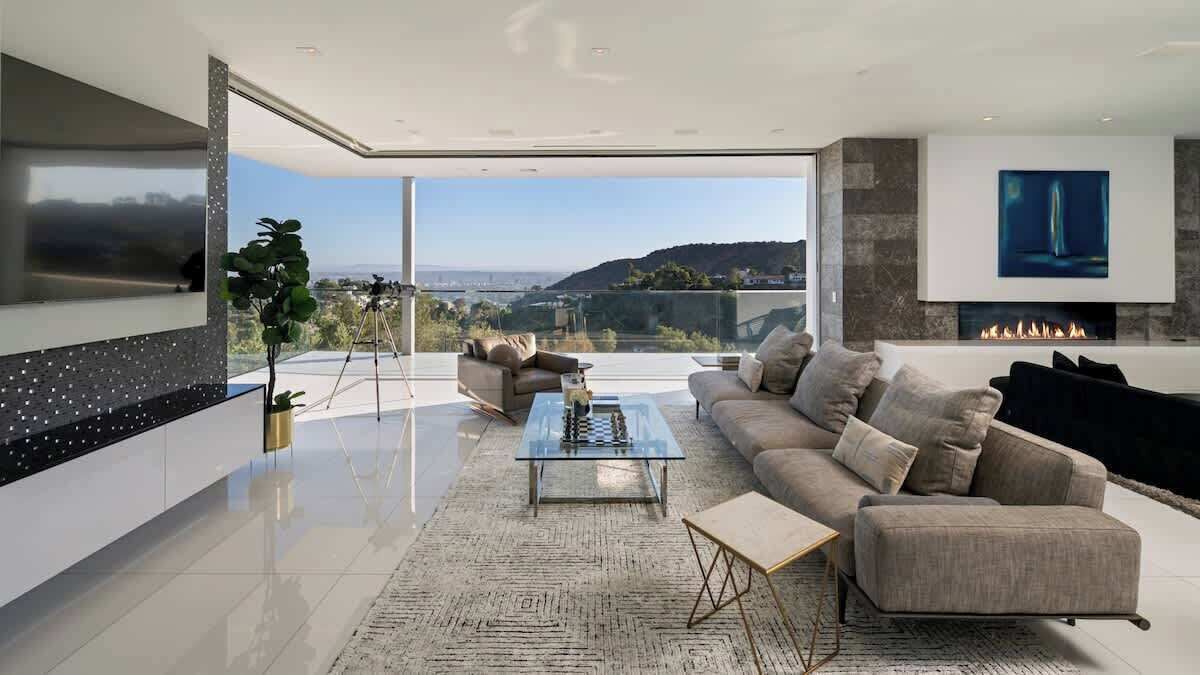 Fernseher, Kamin, Arbeitsbereiche