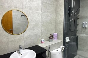 Bathroom - Setia Tri-Suite(3) by Homey Planet (Bayan Lepas)