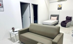 Living area - Setia Tri-Suite(3) by Homey Planet (Bayan Lepas)