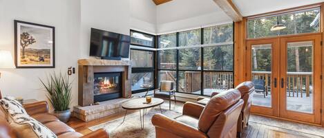 Smart-tv och eldstad