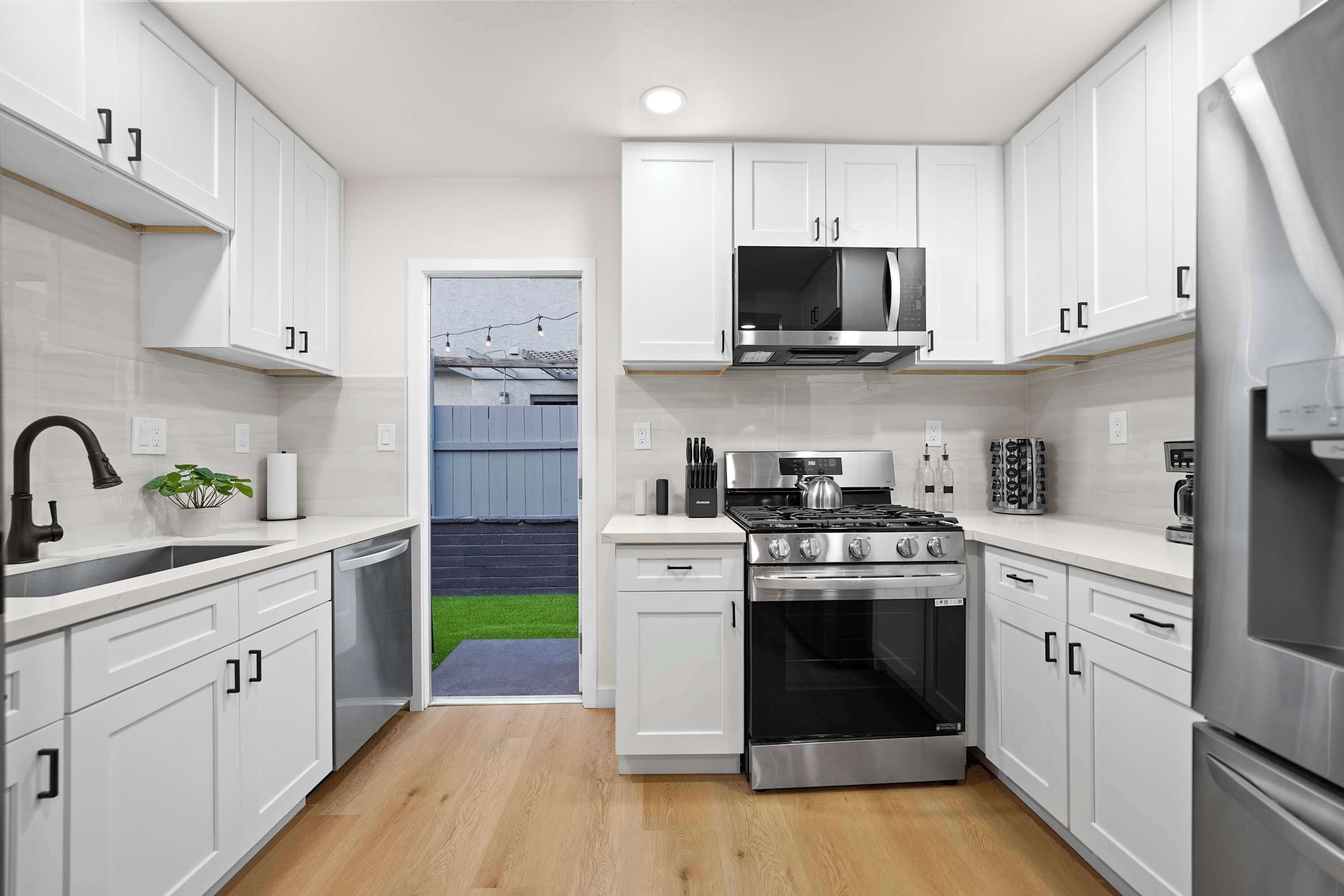 冰箱、微波炉、烤箱、炉灶