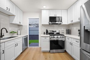 Fridge, microwave, oven, stovetop - Stylish 2BR Retreat, Fire Pit plus Outdoor Lounge (San Diego)