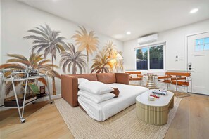 Interior - Stylish 2BR Retreat, Fire Pit plus Outdoor Lounge (San Diego)