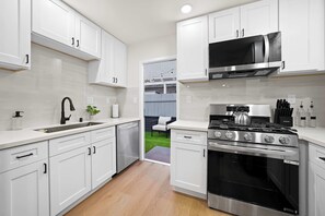Fridge, microwave, oven, stovetop - Explore North Park Chic 2br w/ Fire Pit Sleeps 6 (San Diego)