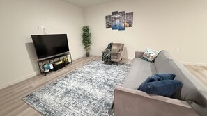 Living area - New Holiday Retreat in Merced • Minutes to UC Merced • Gateway to Yosemite (Merced)