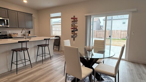Dining - New Holiday Retreat in Merced • Minutes to UC Merced • Gateway to Yosemite (Merced)