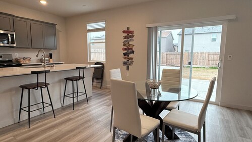 New Holiday Retreat in Merced • Minutes to UC Merced • Gateway to Yosemite