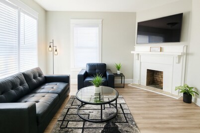 Stylish 2BR Near ECU & Downtown • Fast WiFi • Clean, Bright & Family Friendly