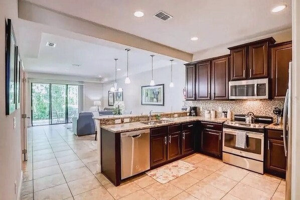 Fridge, microwave, oven, stovetop - Spacious 3-Bedroom Townhouse at The Fountains at Champions Gate, Davenport (Davenport)