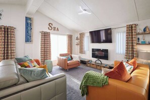 House | 3 bedrooms, desk - Host Stay The Beach House (Newbiggin-by-the-Sea)