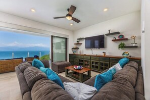 Smart TV - Alamar Resort 2BR: Beach Club & Bay View (Cruz de Huanacaxtle)