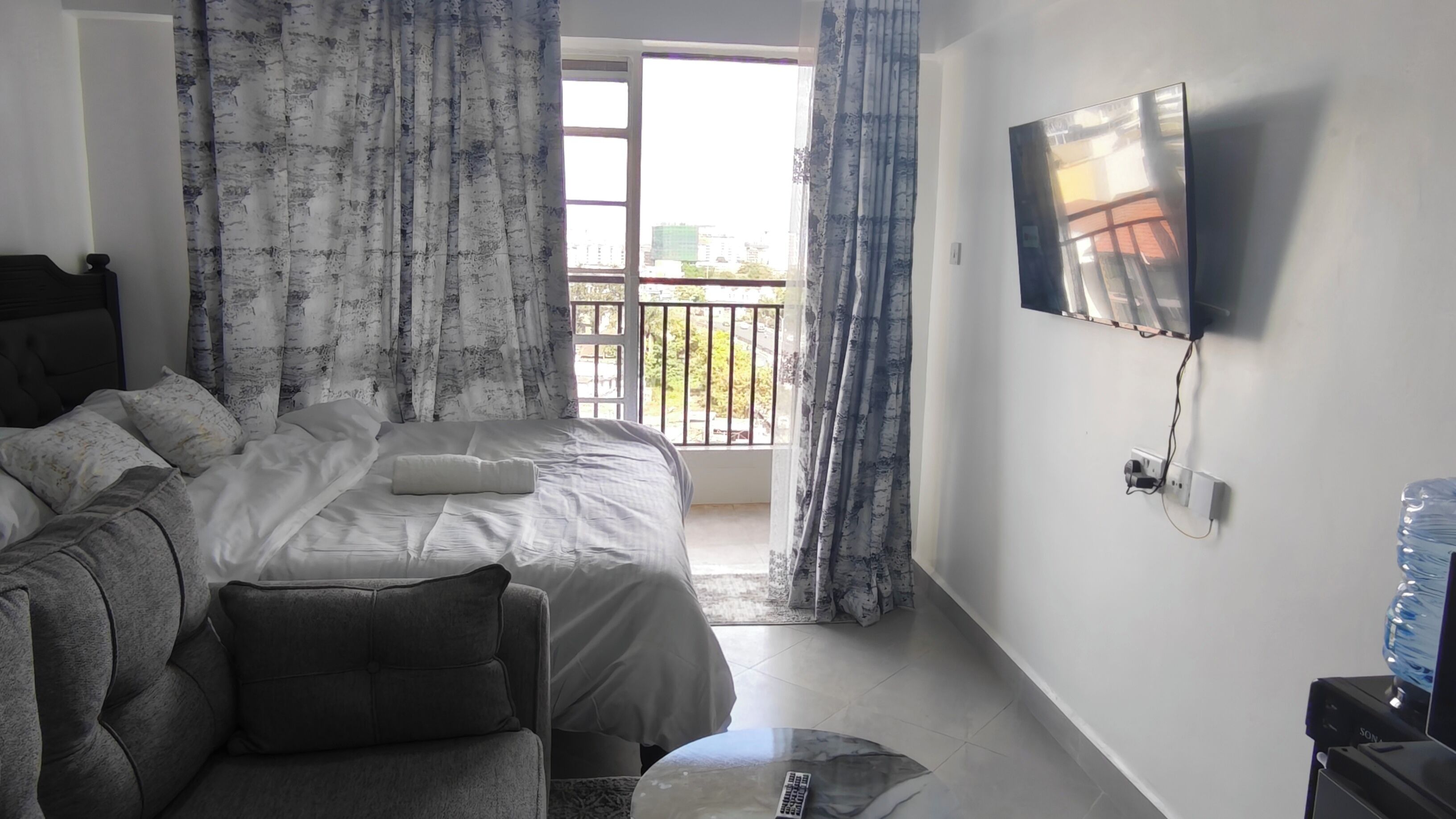 1 camera, Wi-Fi