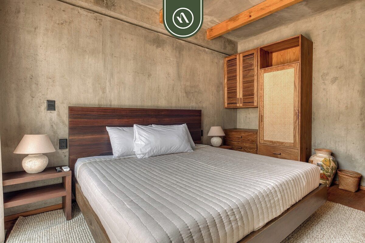 Fer et planche à repasser, lit parapluie, Wi-Fi, draps fournis