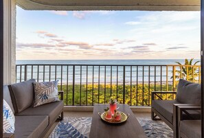 Property grounds - Stunning Direct Oceanfront Monthly Condo with Large Balcony & Heated Pool! 🌊 (Fort Pierce)