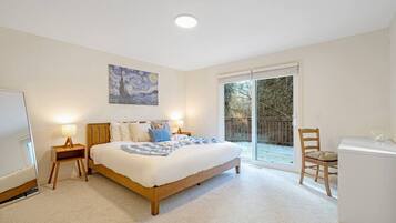 Skrivebord, strygejern/strygebræt, Wi-Fi, sengetøj