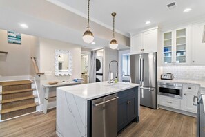 Fridge, microwave, oven, stovetop - Feb/March Specials| Boardwalk & Beach (Isle of Palms)