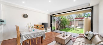 Jam Home | Sunny Stanmore Gem Walk to Shops