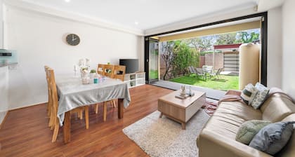 Jam Home | Sunny Stanmore Gem Walk to Shops