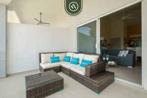 Smart TV - 2BR Condo in Acapulco with Private Patio - Pool (Acapulco de Juarez)