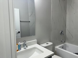 Handtücher, Seife, Toilettenpapier