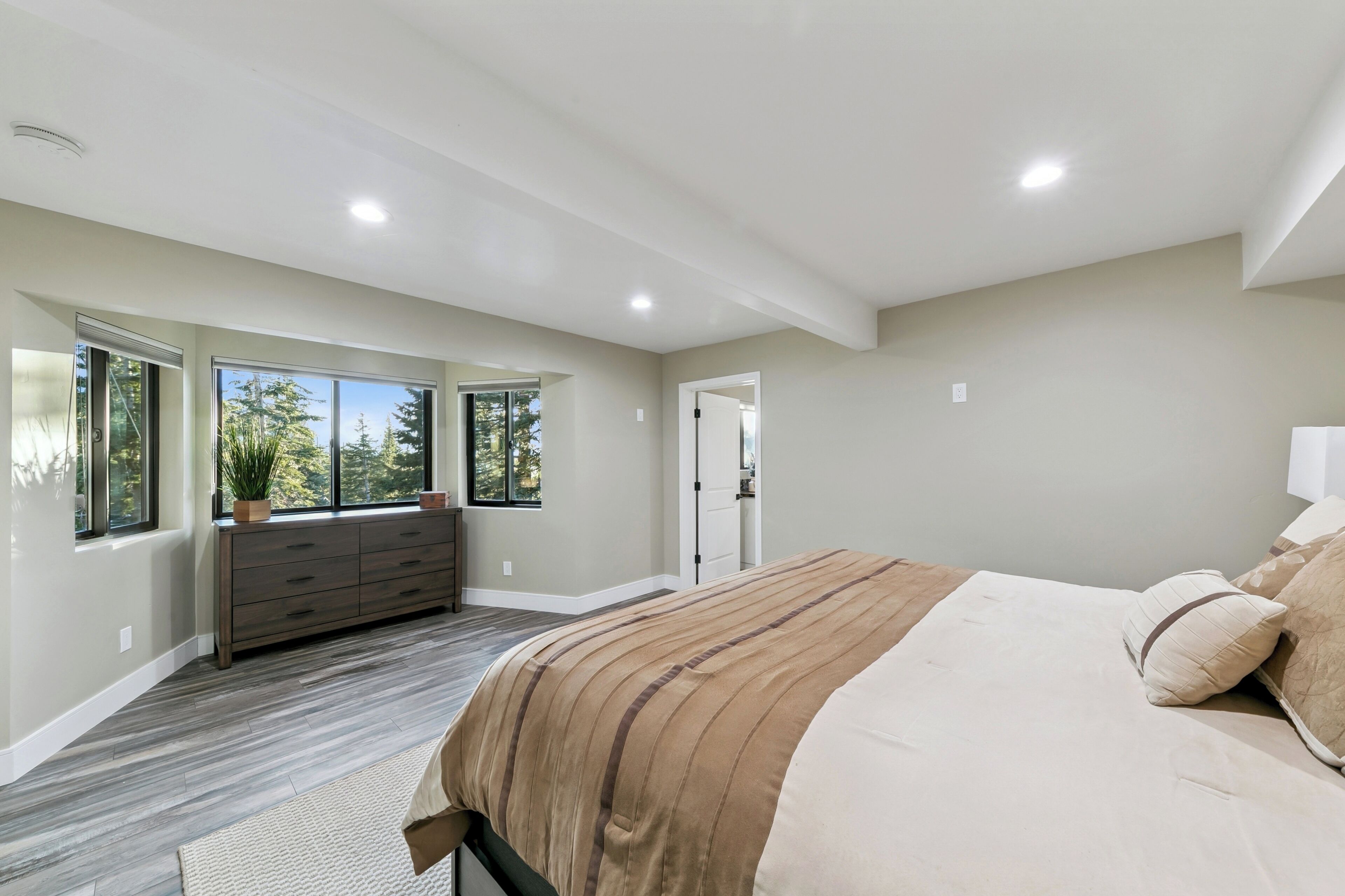 3 室のベッドルーム、WiFi、ベッドシーツ